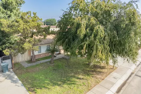 View/Area - 2102 E Bardsley Ave, Tulare, CA 93274 photo 1 of 5