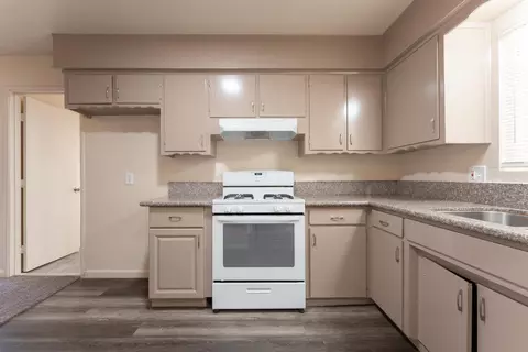 Kitchen - 2102 E Bardsley Ave, Tulare, CA 93274 photo 1 of 4