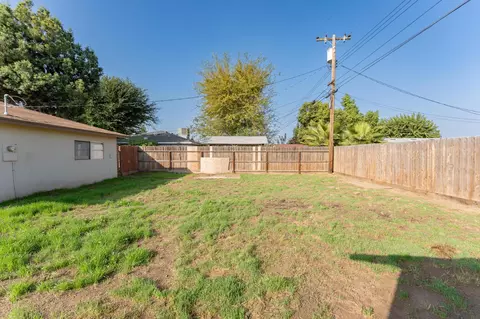 Exterior - 2102 E Bardsley Ave, Tulare, CA 93274 photo 9 of 11