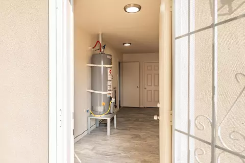 Entry Way - 2102 E Bardsley Ave, Tulare, CA 93274 photo 2 of 3
