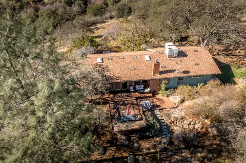 View/Area - 46685 Sycamore Dr # D, Three Rivers, CA 93271 photo 2 of 4