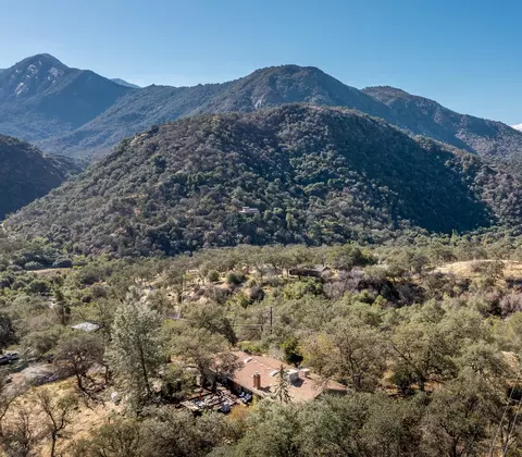 View/Area - 46685 Sycamore Dr # D, Three Rivers, CA 93271 photo 3 of 4