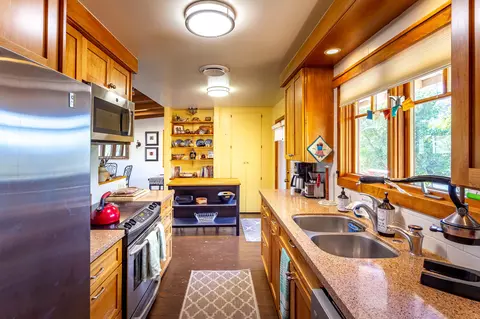 Kitchen - 46685 Sycamore Dr # D, Three Rivers, CA 93271 photo 2 of 4