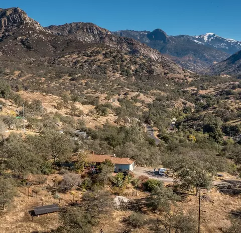 View/Area - 46685 Sycamore Dr # D, Three Rivers, CA 93271 photo 1 of 4