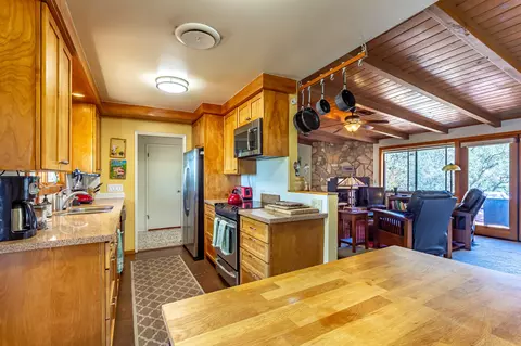 Kitchen - 46685 Sycamore Dr # D, Three Rivers, CA 93271 photo 1 of 4