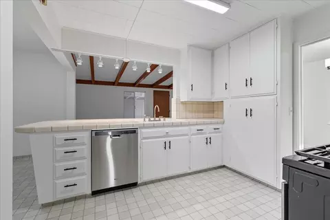 Kitchen - 407 Channing Way, Exeter, CA 93221 photo 3 of 4