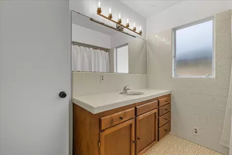 Bath - 407 Channing Way, Exeter, CA 93221 photo 1 of 2