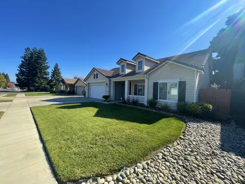 811 W Russell Ave, Visalia, CA 93277