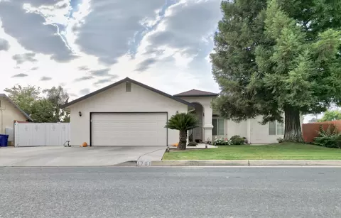 1761 N Wilson Pl, Porterville, CA 93257