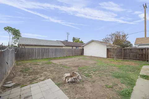 Exterior - 605 E Tulare Ave, Visalia, CA 93292 photo 3 of 5