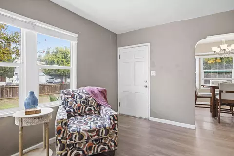 Entry Way - 605 E Tulare Ave, Visalia, CA 93292 photo 1 of 2