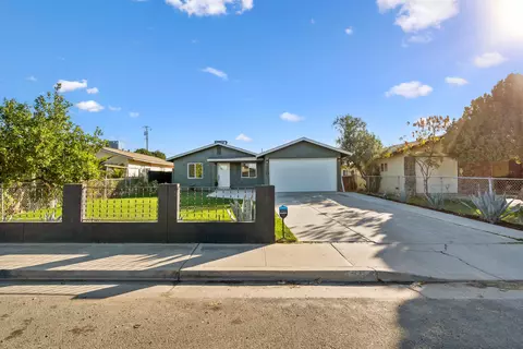 230 W 15th Pl, Delano, CA 93215