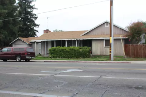 2013 S Giddings St, Visalia, CA 93277