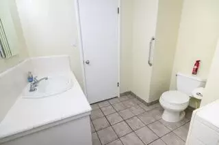 Bath - 548 W Dennis Dr, Clovis, CA 93612 photo 2 of 4
