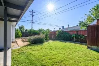 Exterior - 548 W Dennis Dr, Clovis, CA 93612 photo 5 of 8