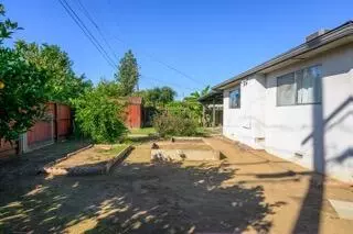 Exterior - 548 W Dennis Dr, Clovis, CA 93612 photo 8 of 8