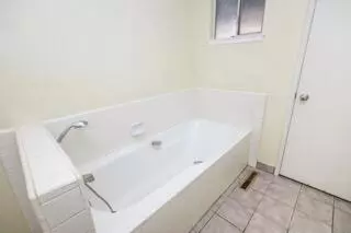 Bath - 548 W Dennis Dr, Clovis, CA 93612 photo 1 of 4