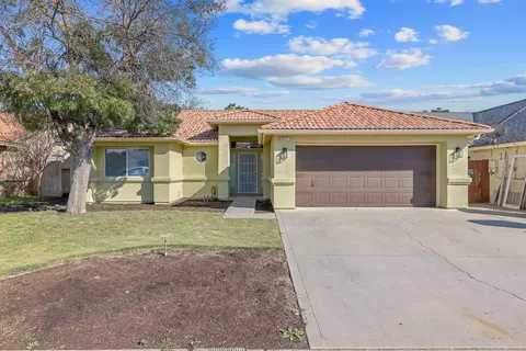 2411 Cottonwood Dr, Hanford, CA 93230