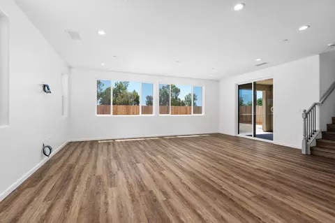 Living - 3131 Ryan Ave, Tulare, CA 93274 photo 2 of 8