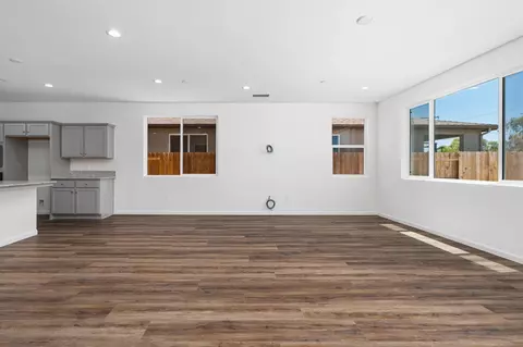 Living - 3131 Ryan Ave, Tulare, CA 93274 photo 6 of 8