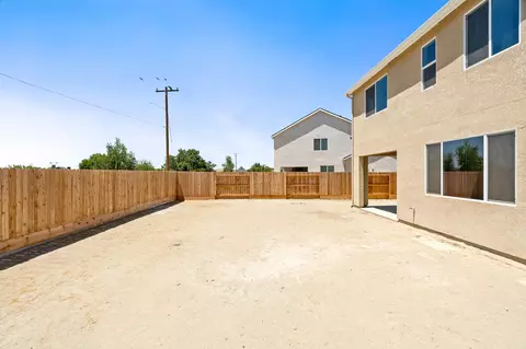 Exterior - 3131 Ryan Ave, Tulare, CA 93274 photo 7 of 9