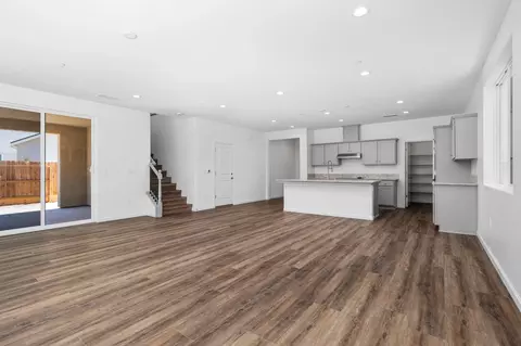 Living - 3131 Ryan Ave, Tulare, CA 93274 photo 4 of 8