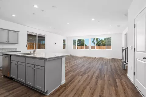 Living - 3131 Ryan Ave, Tulare, CA 93274 photo 1 of 8
