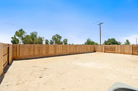 Exterior - 3131 Ryan Ave, Tulare, CA 93274 photo 6 of 9