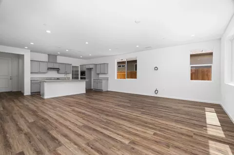 Living - 3131 Ryan Ave, Tulare, CA 93274 photo 5 of 8