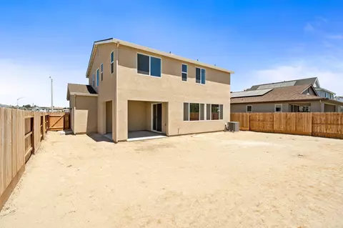 Exterior - 3131 Ryan Ave, Tulare, CA 93274 photo 4 of 9