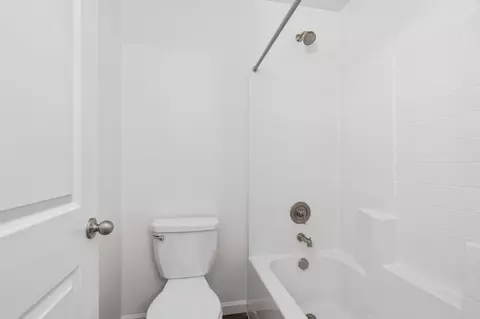 Bath - 3131 Ryan Ave, Tulare, CA 93274 photo 2 of 4