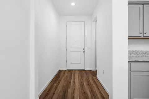 Entry Way - 3131 Ryan Ave, Tulare, CA 93274 photo 1 of 7