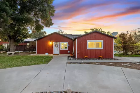 10448 9 12 Ave, Hanford, CA 93230