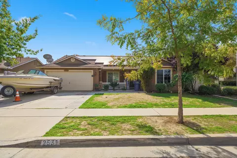 2531 Tempranillo Dr, Tulare, CA 93274
