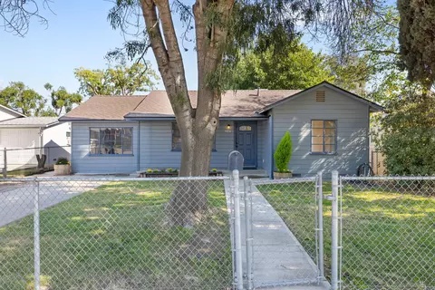 904 S Bradley St, Visalia, CA 93292