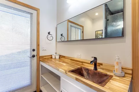Bath - 43283 N Fork Dr, Three Rivers, CA 93271 photo 5 of 7