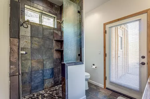 Bath - 43283 N Fork Dr, Three Rivers, CA 93271 photo 4 of 7
