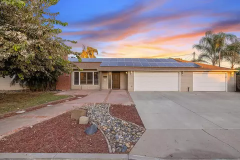 1821 Mulberry Dr, Hanford, CA 93230