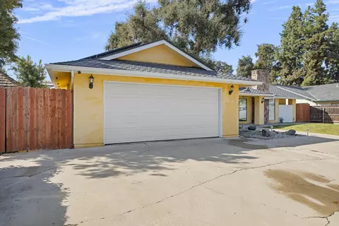 1209 N Gem St N, Tulare, CA 93274 photo 4