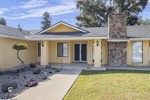 1209 N Gem St N, Tulare, CA 93274 photo 6