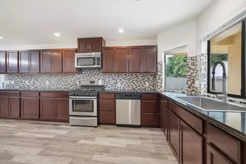 1209 N Gem St N, Tulare, CA 93274 photo 18