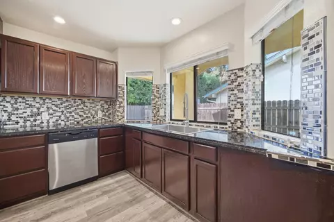 1209 N Gem St N, Tulare, CA 93274 photo 17