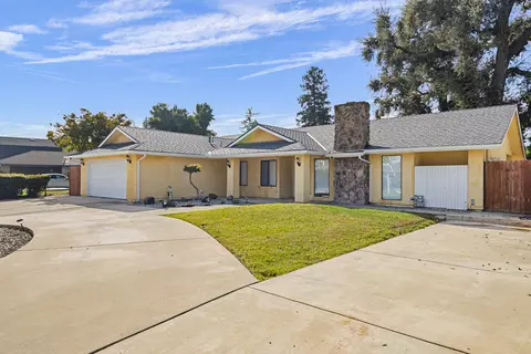 1209 N Gem St N, Tulare, CA 93274 photo 5