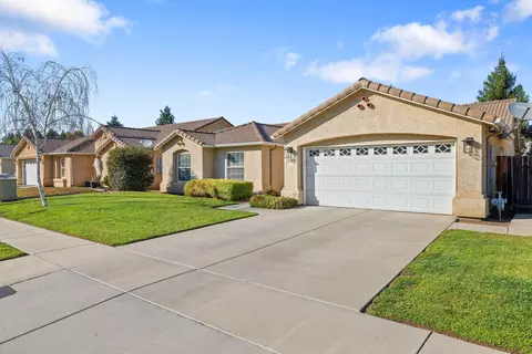 1920 E Sandalwood Ave, Tulare, CA 93274