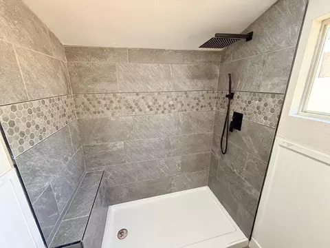 Bath - 314 N D St, Exeter, CA 93221 photo 2 of 7