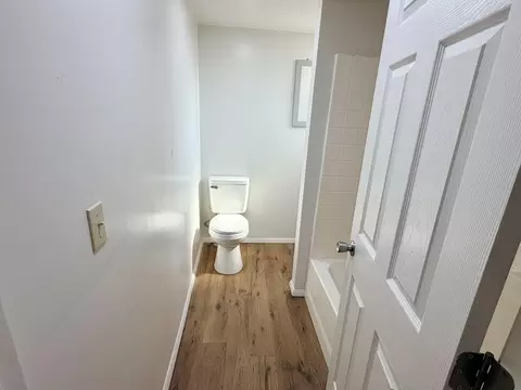 Bath - 314 N D St, Exeter, CA 93221 photo 5 of 7