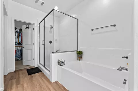 Bath - 179 Ocean Ct, Tulare, CA 93274 photo 2 of 4