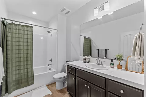 Bath - 179 Ocean Ct, Tulare, CA 93274 photo 4 of 4