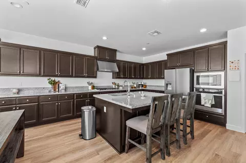 Kitchen - 179 Ocean Ct, Tulare, CA 93274 photo 1 of 6