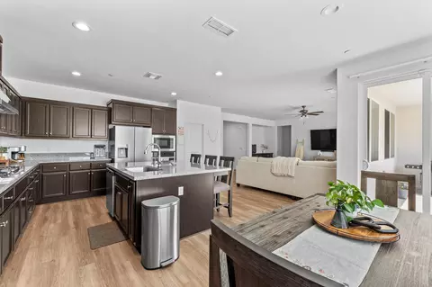 Kitchen - 179 Ocean Ct, Tulare, CA 93274 photo 6 of 6